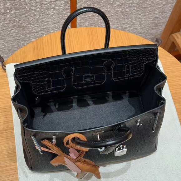 Classic Hermes Bag: A Stylish and Versatile Choice for Elegance - Picture 5 of 6